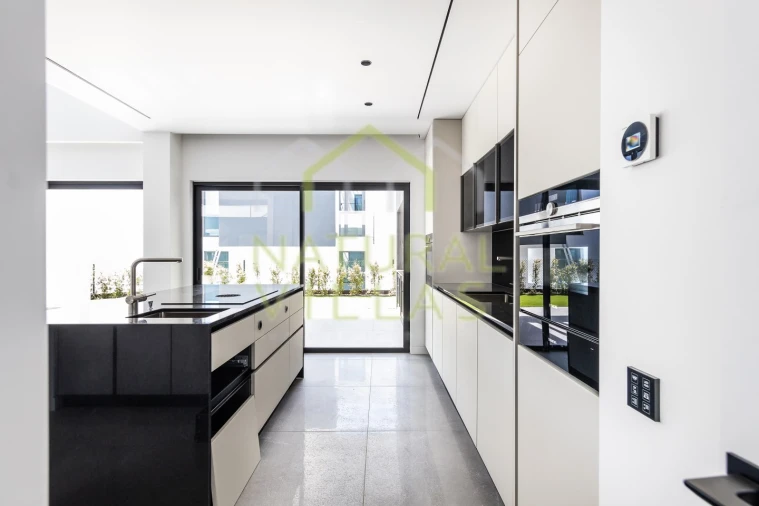 Moradia T5 para Venda em Quarteira Foto 6