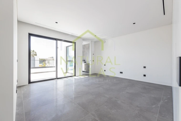 Moradia T5 para Venda em Quarteira Foto 8