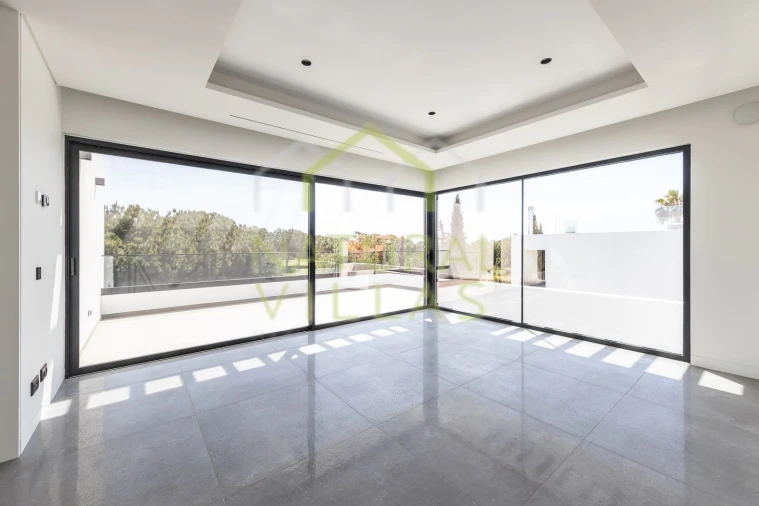 Moradia T5 para Venda em Quarteira Foto 17