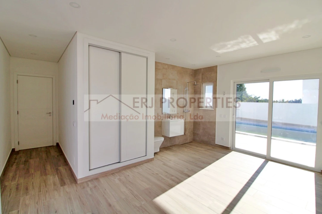 Moradia T5 para Venda em Altura Foto 2