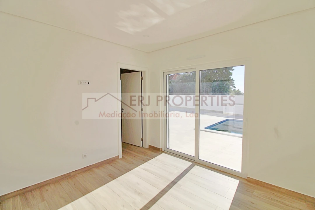 Moradia T5 para Venda em Altura Foto 6