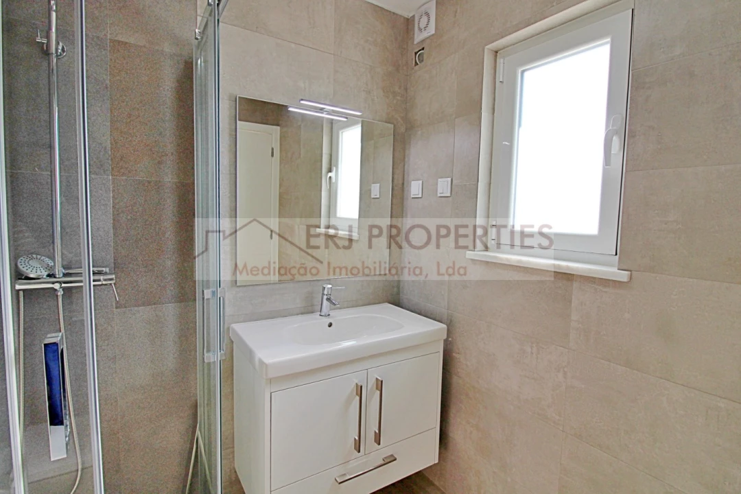 Moradia T5 para Venda em Altura Foto 7