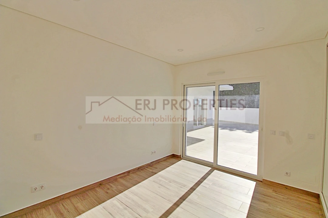 Moradia T5 para Venda em Altura Foto 8