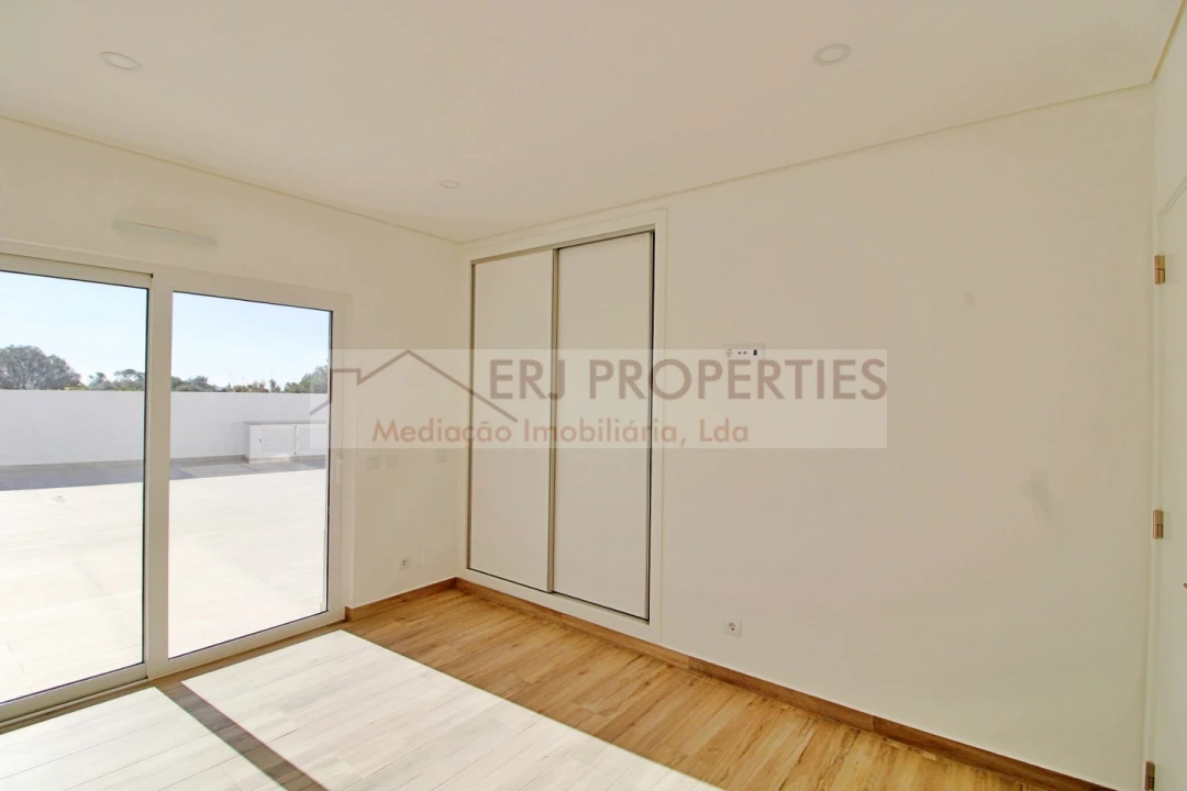 Moradia T5 para Venda em Altura Foto 9