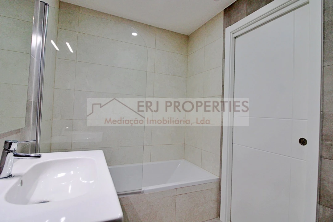 Moradia T5 para Venda em Altura Foto 10