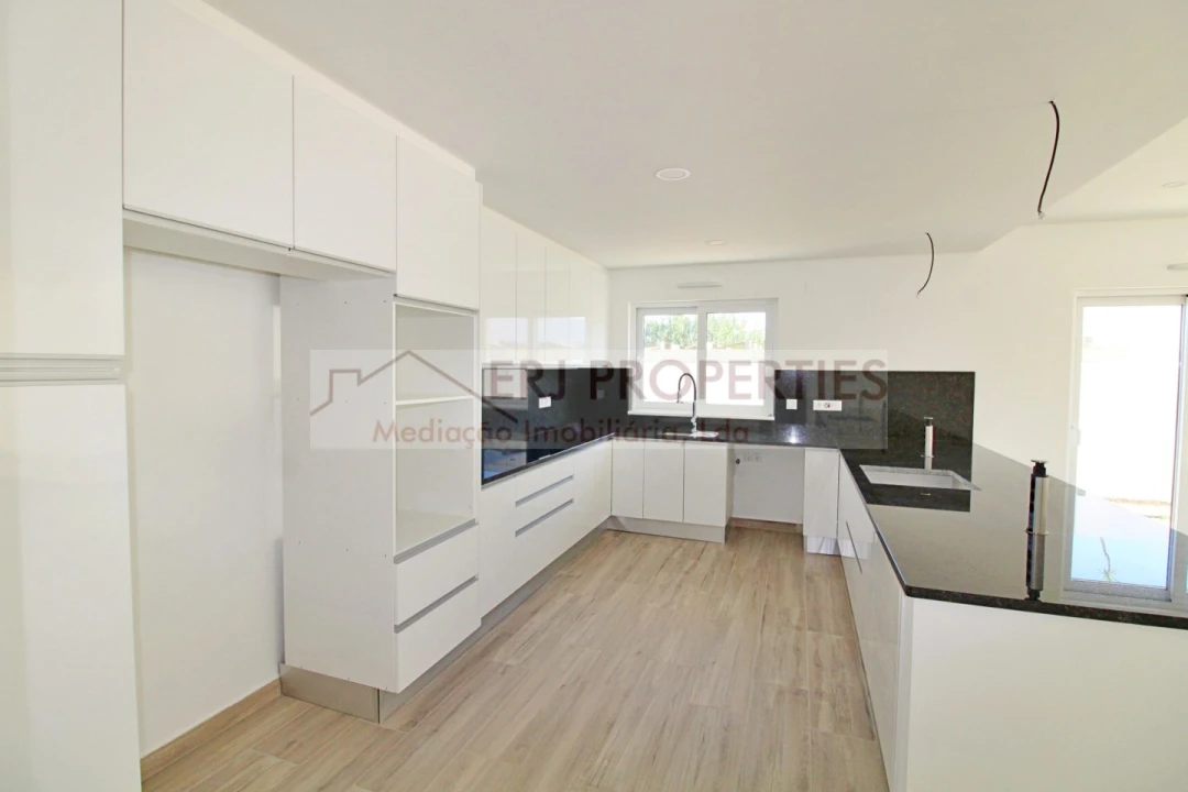 Moradia T5 para Venda em Altura Foto 13