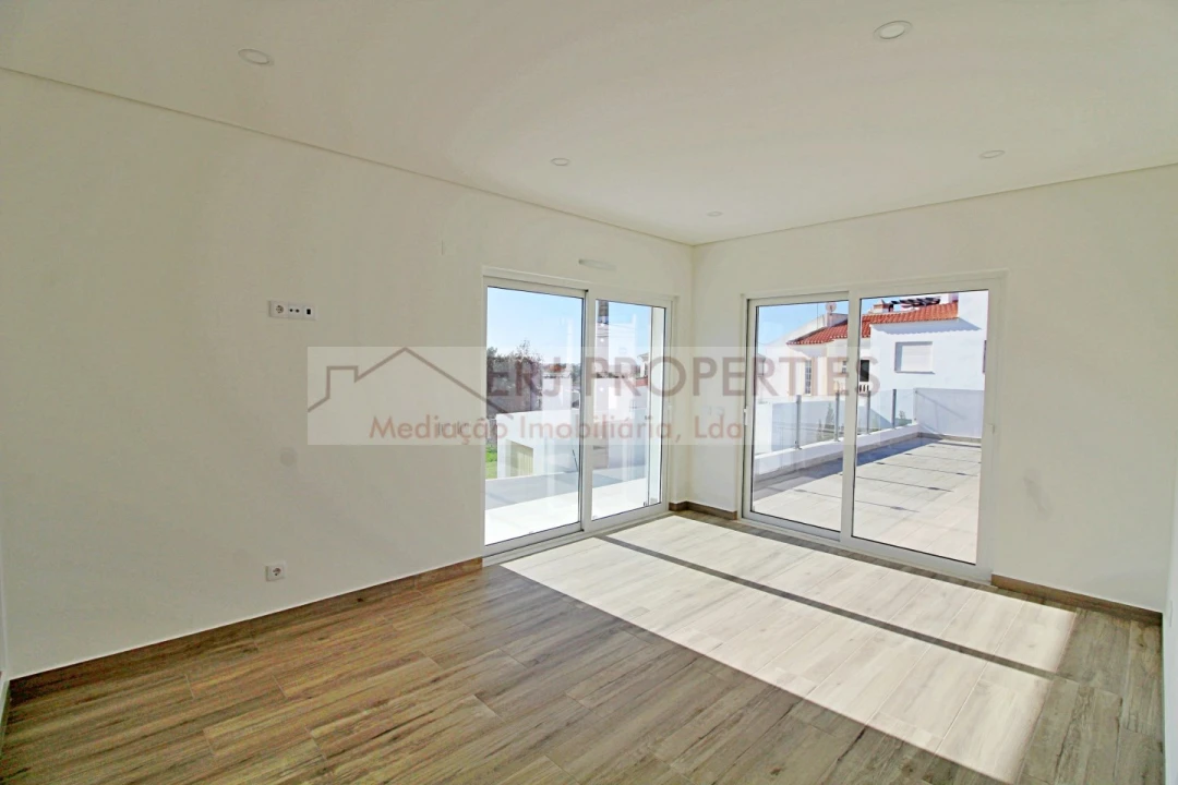 Moradia T5 para Venda em Altura Foto 28