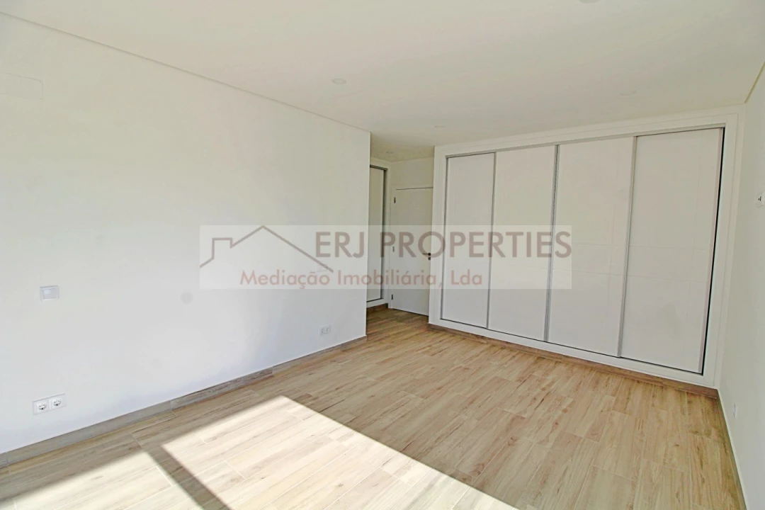 Moradia T5 para Venda em Altura Foto 31