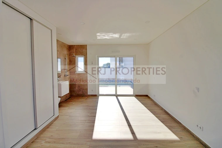 Moradia T5 para Venda em Altura Foto 3