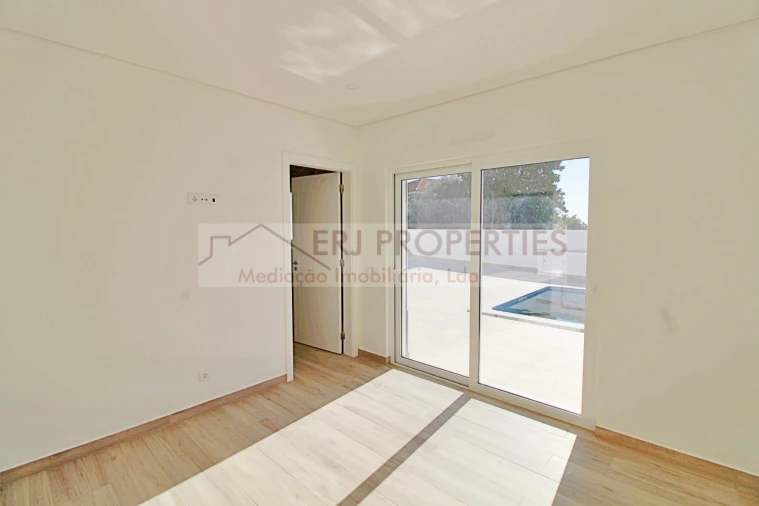 Moradia T5 para Venda em Altura Foto 6