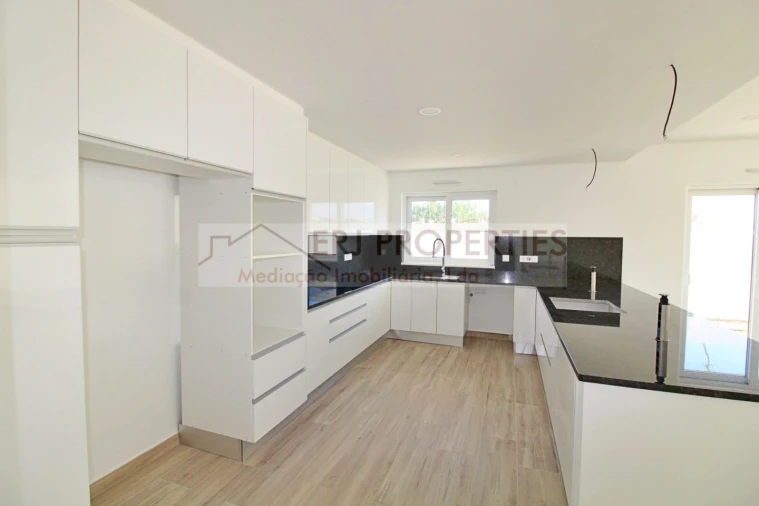 Moradia T5 para Venda em Altura Foto 13