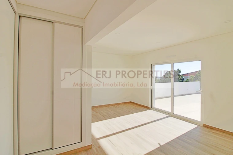 Moradia T5 para Venda em Altura Foto 35