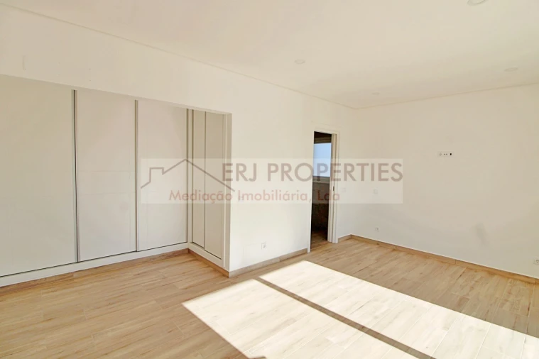 Moradia T5 para Venda em Altura Foto 37