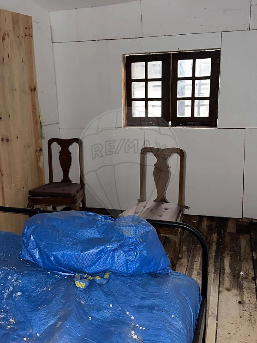 Moradia T2 para Venda em Alguber Foto 13