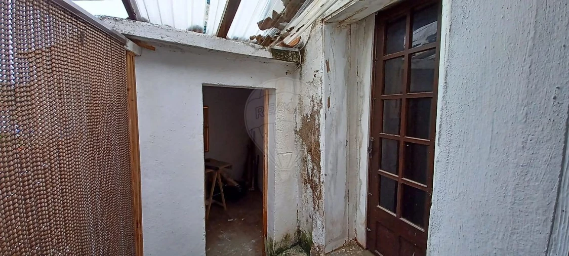 Moradia T2 para Venda em Alguber Foto 8