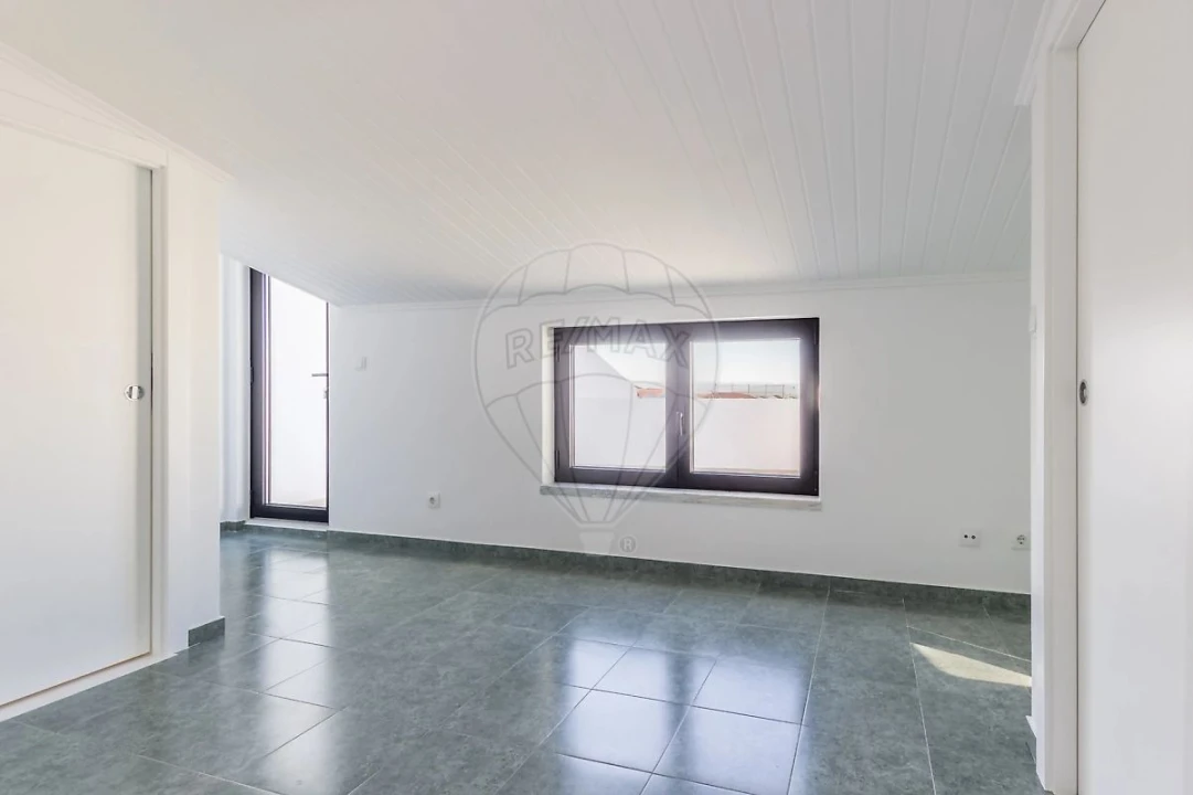 Moradia T4 para Venda em Ferrel Foto 6