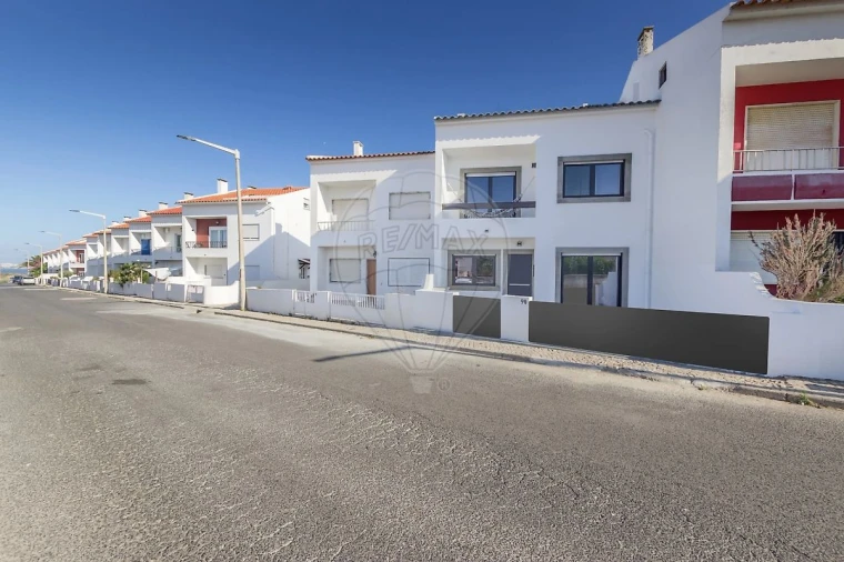 Moradia T4 para Venda em Ferrel Foto 1