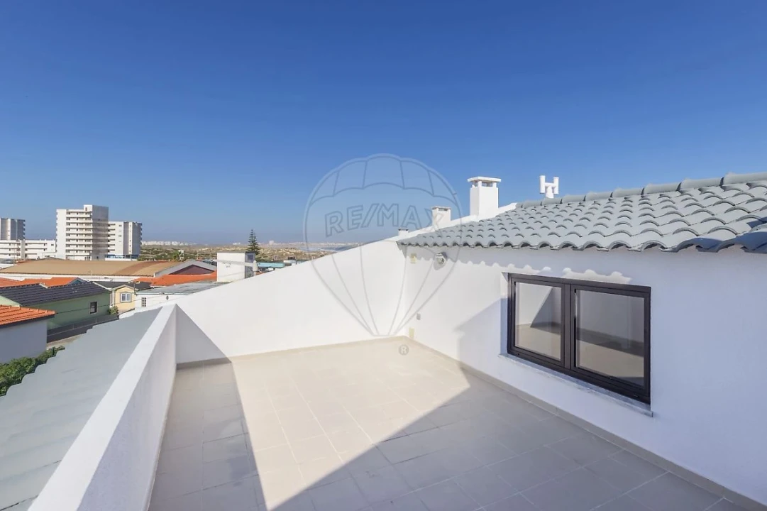 Moradia T4 para Venda em Ferrel Foto 2