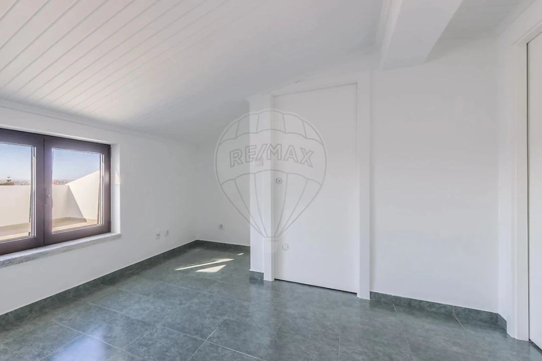 Moradia T4 para Venda em Ferrel Foto 4