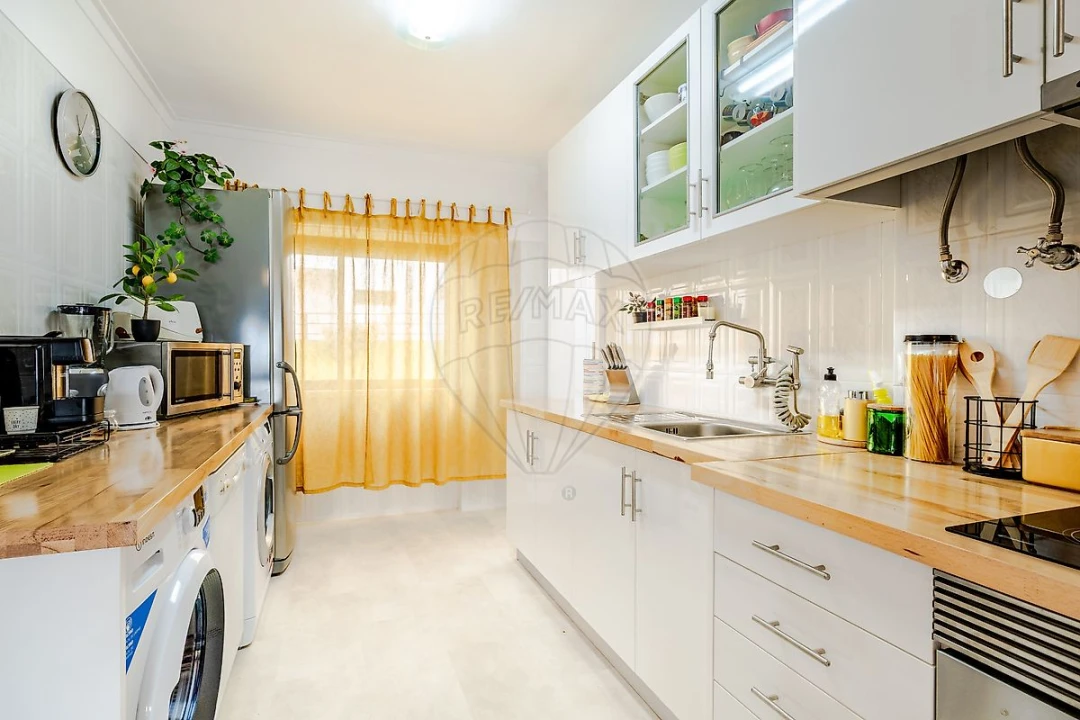 Apartamento T2 para Venda em Porto Salvo Foto 11