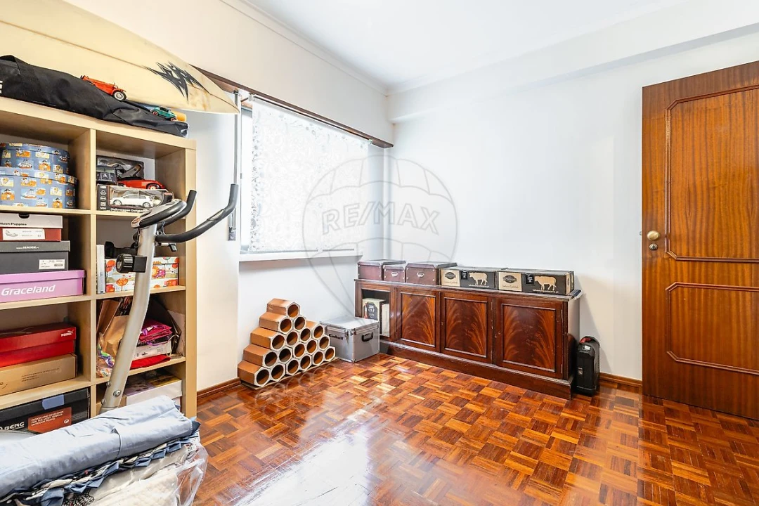 Apartamento T2 para Venda em Porto Salvo Foto 23