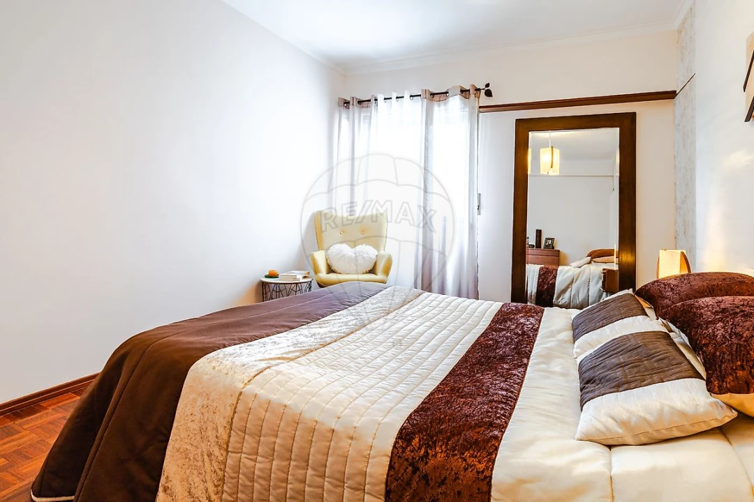 Apartamento T2 para Venda em Porto Salvo Foto 17