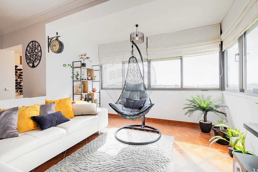 Apartamento T2 para Venda em Porto Salvo Foto 3