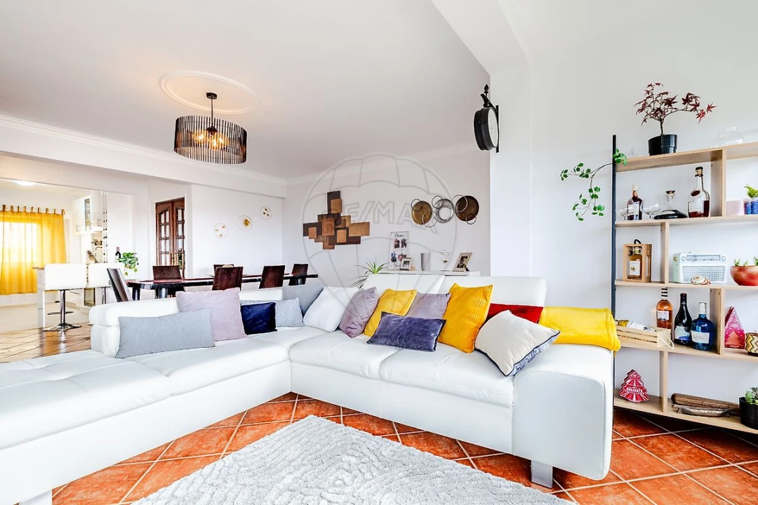 Apartamento T2 para Venda em Porto Salvo Foto 5