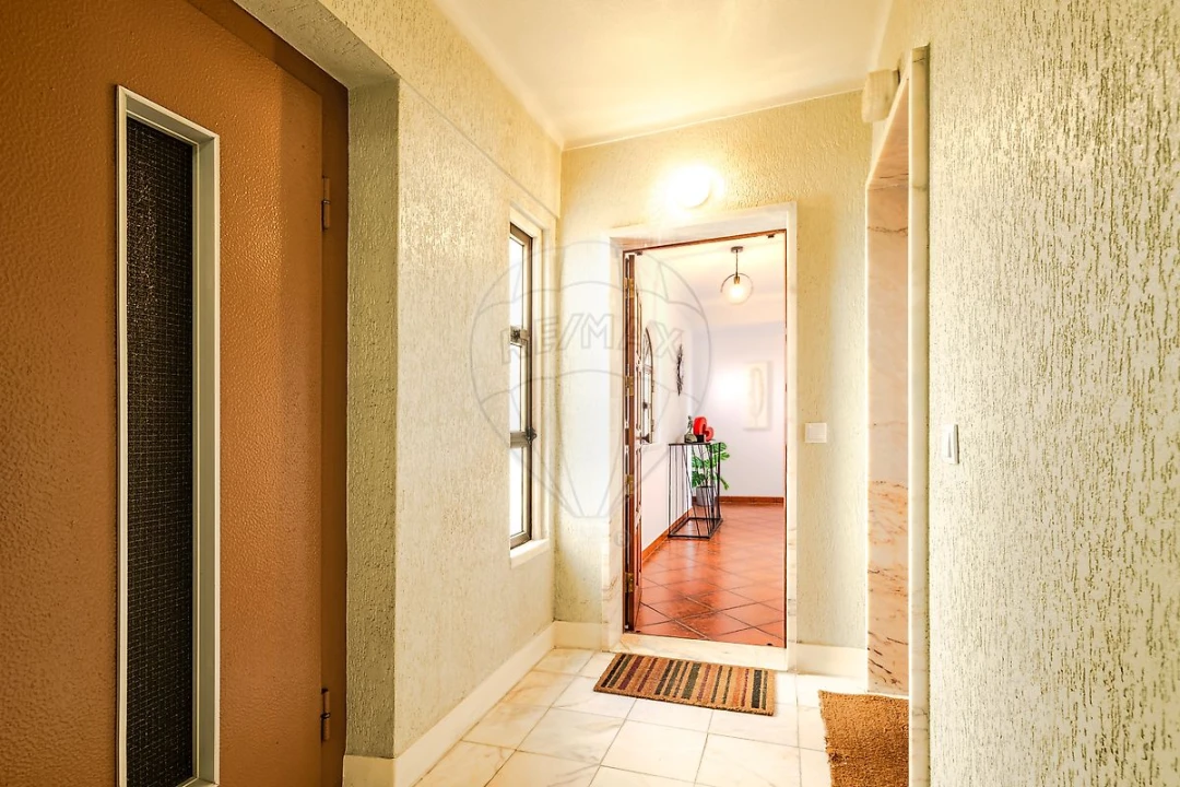 Apartamento T2 para Venda em Porto Salvo Foto 34