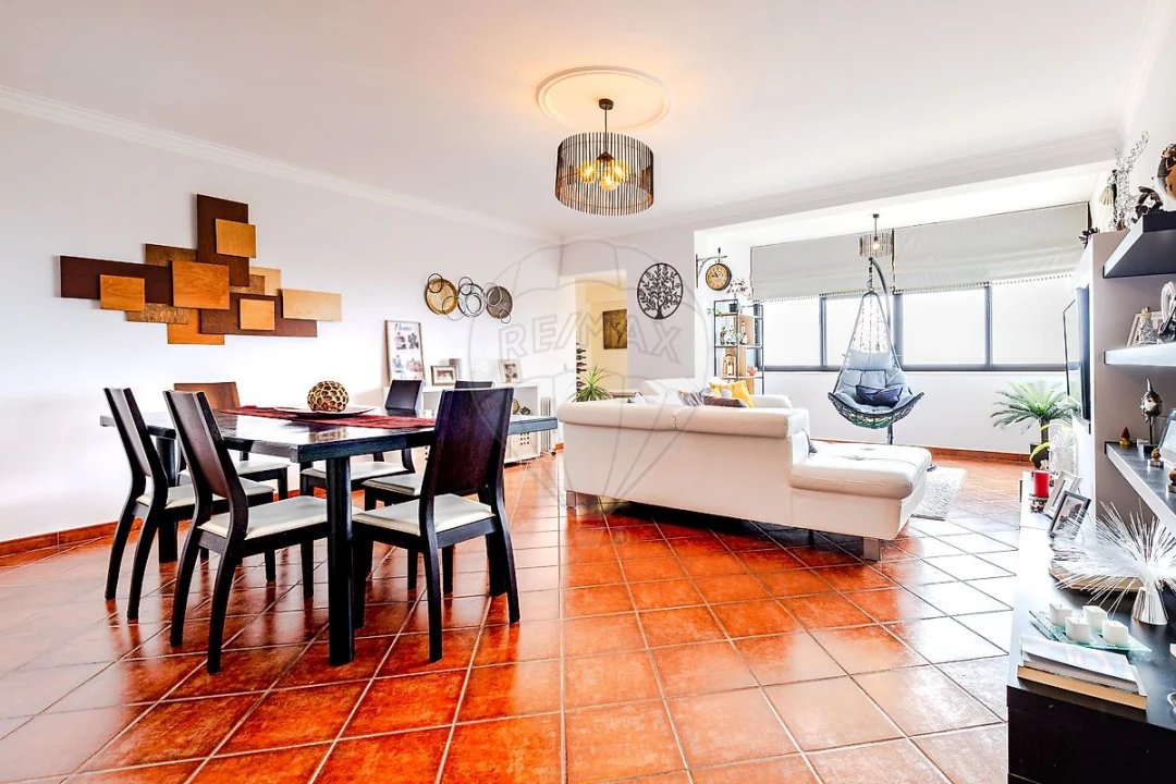 Apartamento T2 para Venda em Porto Salvo Foto 9