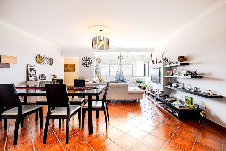 Apartamento T2 para Venda em Porto Salvo Foto 7