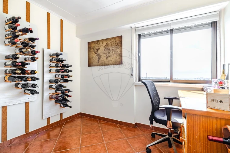 Apartamento T2 para Venda em Porto Salvo Foto 4