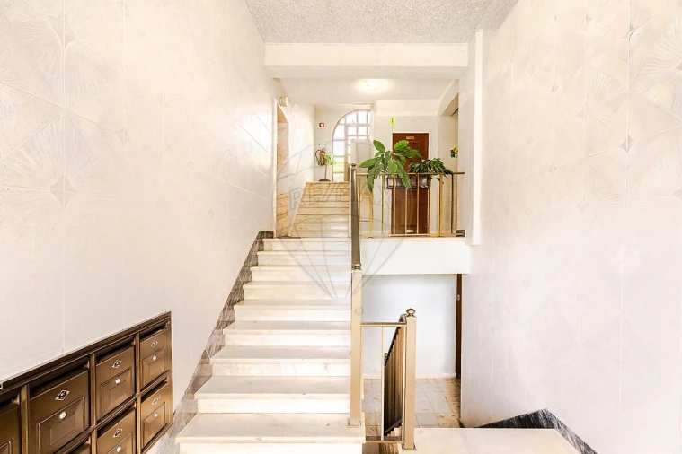 Apartamento T2 para Venda em Porto Salvo Foto 36