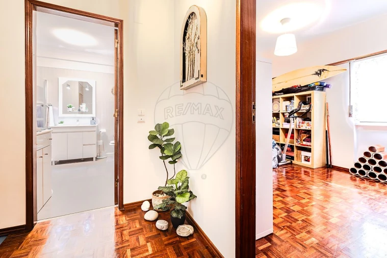 Apartamento T2 para Venda em Porto Salvo Foto 24