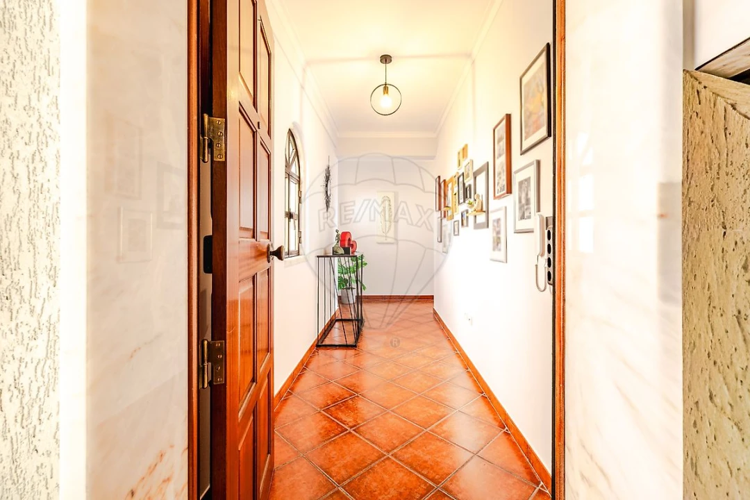 Apartamento T2 para Venda em Porto Salvo Foto 33