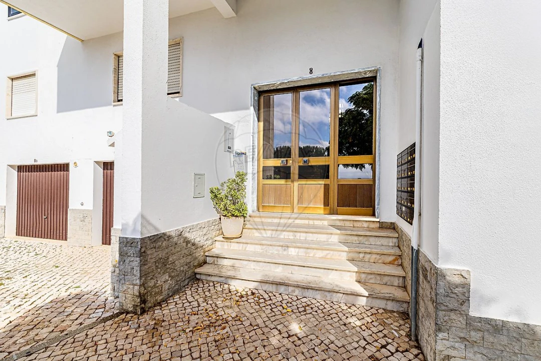 Apartamento T2 para Venda em Porto Salvo Foto 38