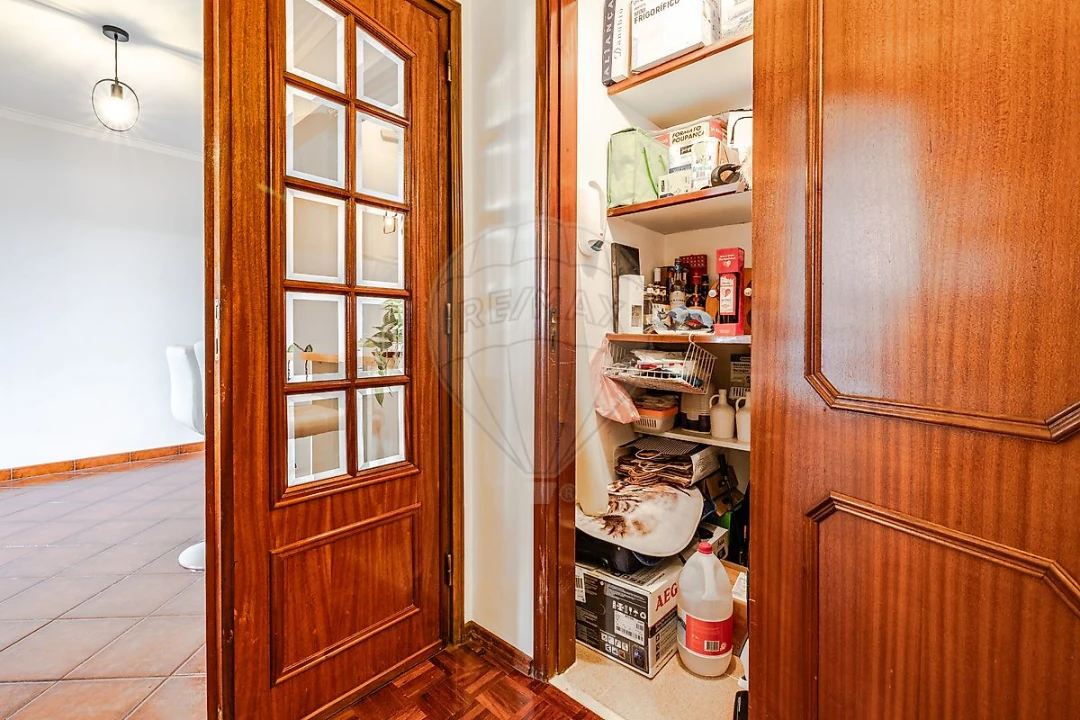 Apartamento T2 para Venda em Porto Salvo Foto 31