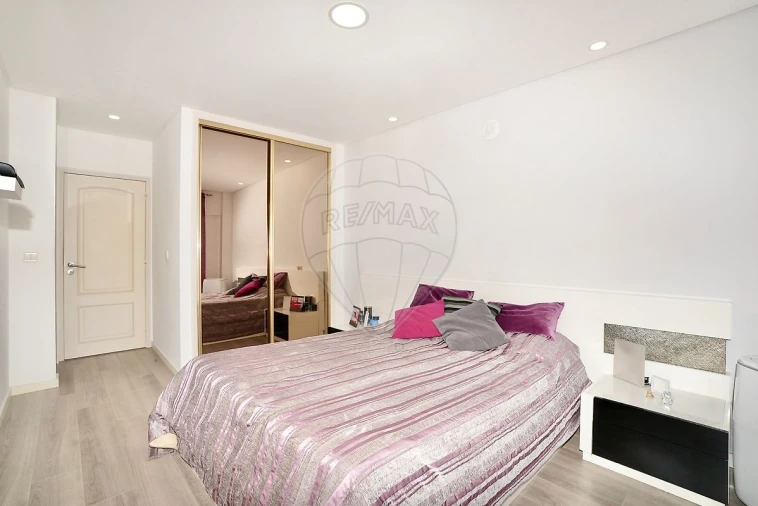 Apartamento T3 para Venda em Póvoa de Santa Iria e Forte da Casa Foto 16