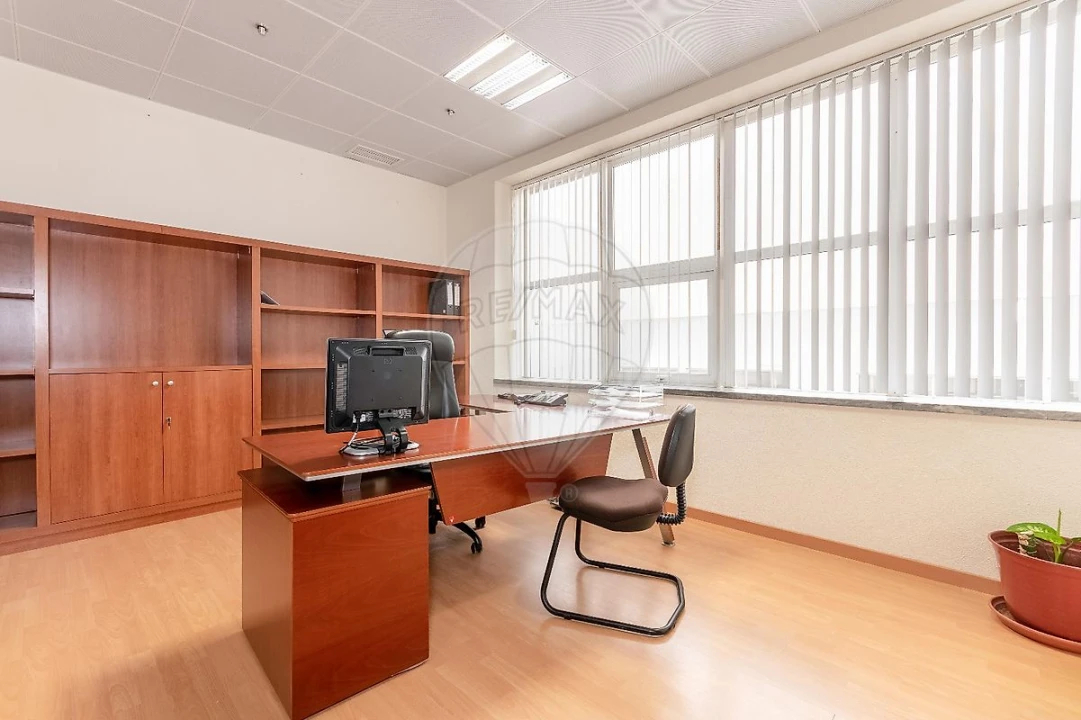 Escritório para Arrendamento em Póvoa de Santa Iria e Forte da Casa Foto 16