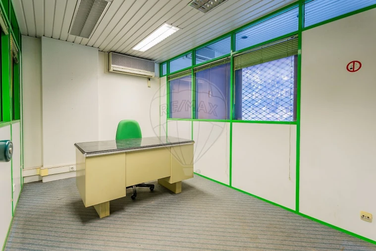 Loja para Arrendamento em Benfica Foto 6