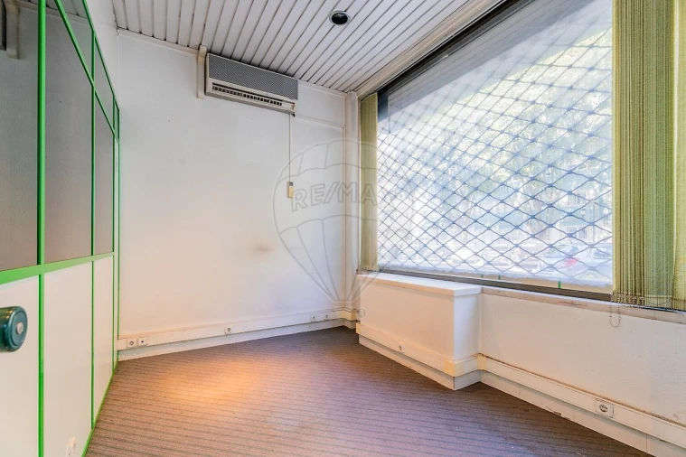 Loja para Arrendamento em Benfica Foto 12