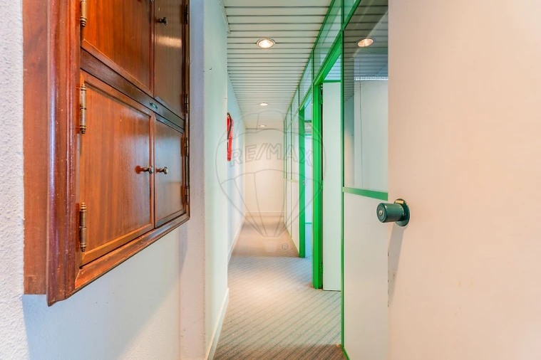 Loja para Arrendamento em Benfica Foto 9