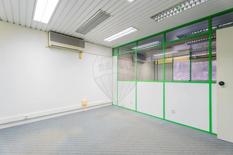 Loja para Arrendamento em Benfica Foto 7