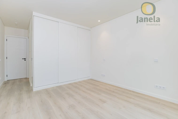 Moradia T4 para Venda em Montenegro Foto 9