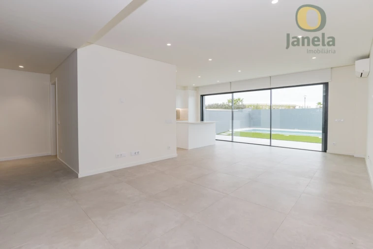 Moradia T4 para Venda em Montenegro Foto 19