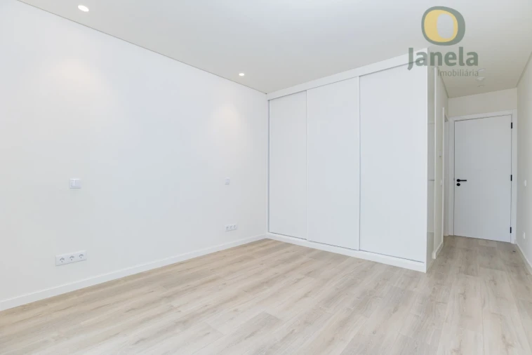 Moradia T4 para Venda em Montenegro Foto 42