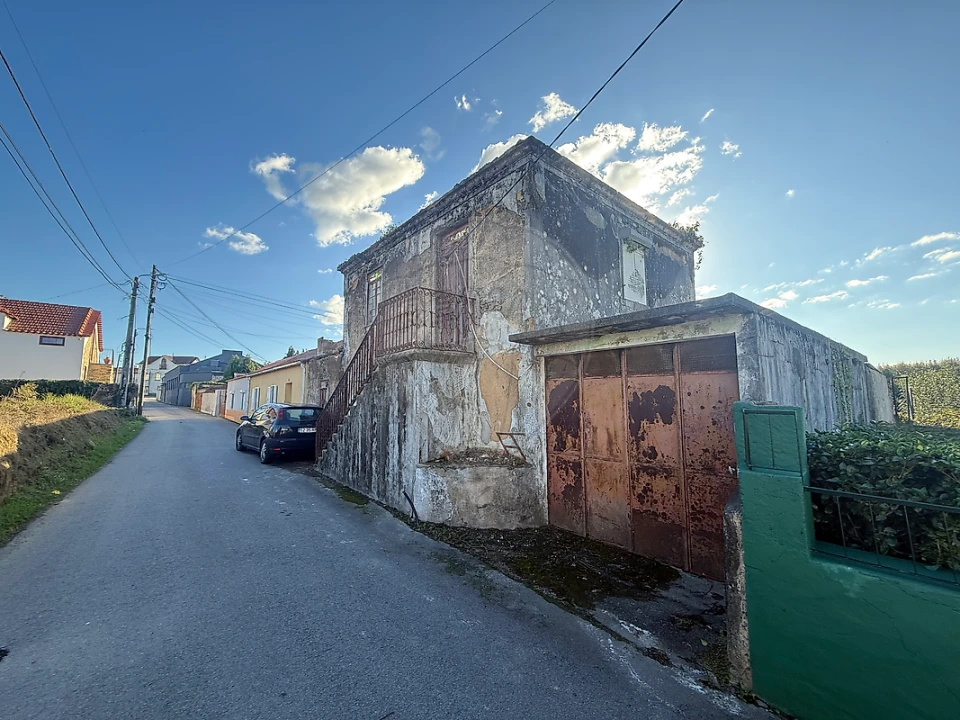 Moradia T4 para Venda em O. Azeméis, Riba-Ul, Ul, Macinhata Seixa, Madail Foto 1