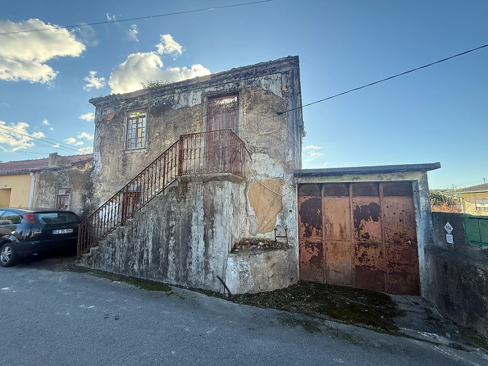 Moradia T4 para Venda em O. Azeméis, Riba-Ul, Ul, Macinhata Seixa, Madail Foto 3