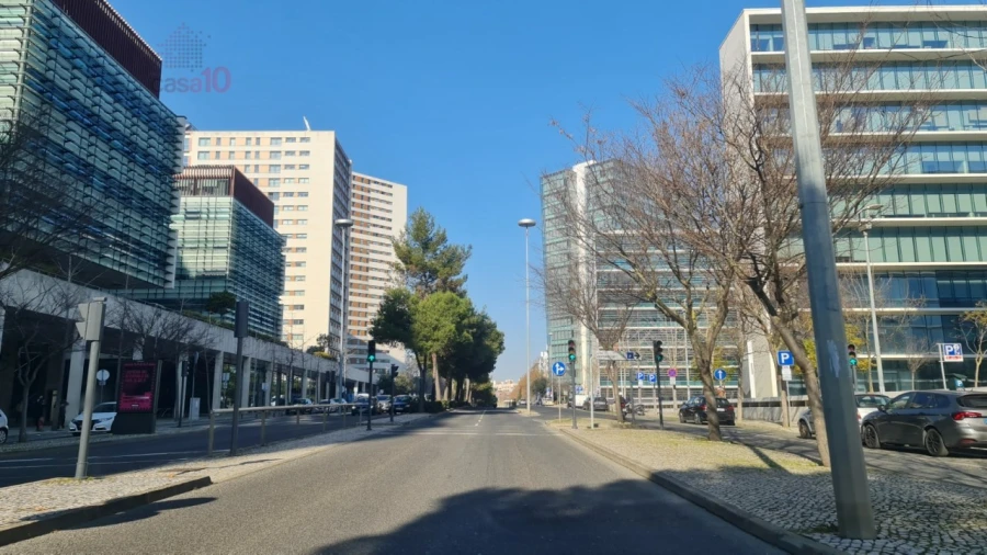 Loja para Venda em Parque das Nações Foto 1