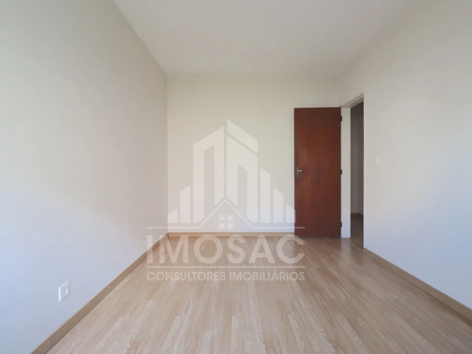 Apartamento T3 para Venda em Santo António dos Cavaleiros e Frielas Foto 5